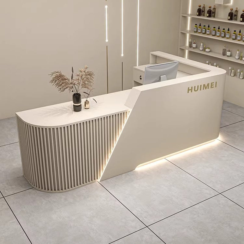 Lustra Edge Reception Desk – Modern Curved Front Counter